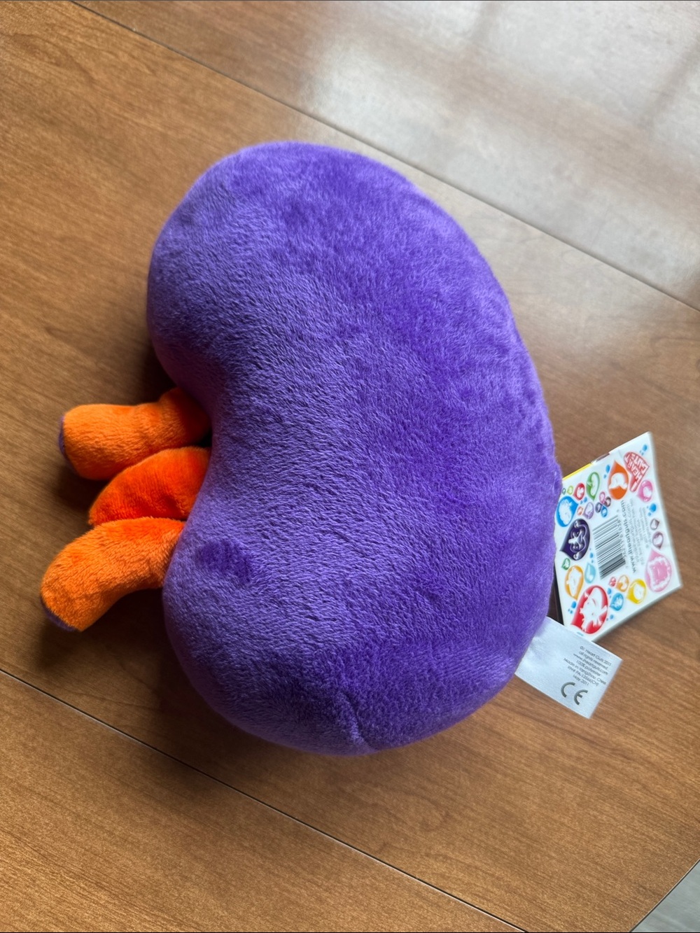 I Heart Guts Kidney Plushie - Picture 2 of 4